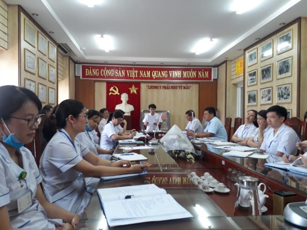 Ngày 14/07/2020 Giám đốc Trương Thị Thu Hồng đọc và trao quyết định bổ nhiệm trưởng khoa và phó khoa cho các đồng chí: