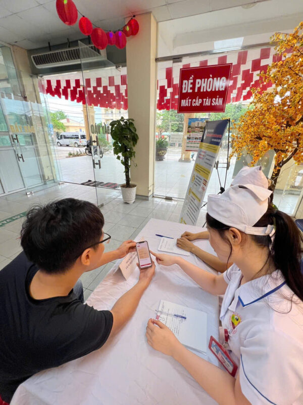 Tổ chức thực hiện tích hợp Sổ sức khoẻ điện tử trên VNeID tại Bệnh viện Y học cổ truyền tỉnh Nam Định.