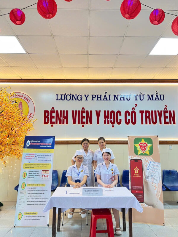 Tổ chức thực hiện tích hợp Sổ sức khoẻ điện tử trên VNeID tại Bệnh viện Y học cổ truyền tỉnh Nam Định.